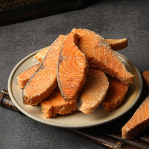 Freeze-Dried Salmon Chunks